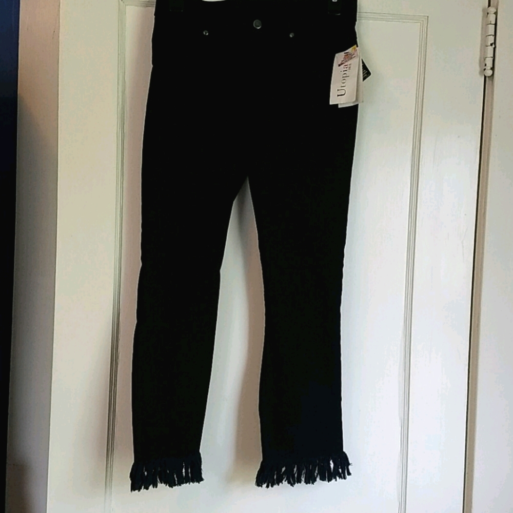 🆕️ 🎈Utopia Raw Edge Kick Flare Capri  Size Small